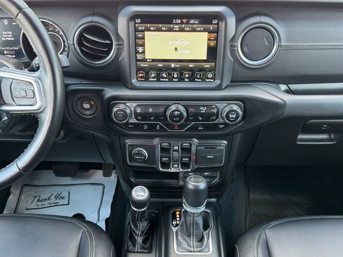 Used 2021 Jeep Wrangler Unlimited Sahara AWD/4WD image 16