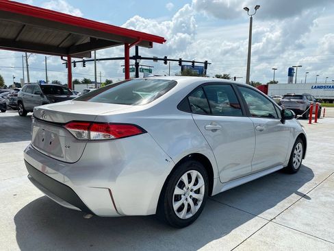 Used 2020 Toyota Corolla LE FWD image 4