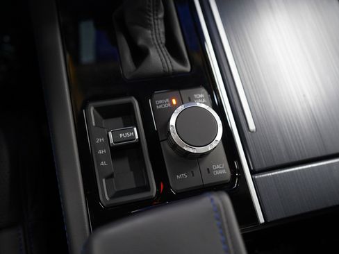 Used 2025 Toyota Sequoia Platinum image 30