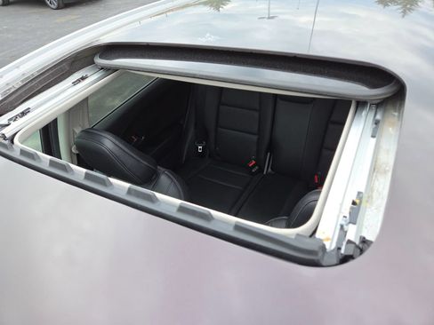 Used 2022 Honda HR-V EX-L image 3