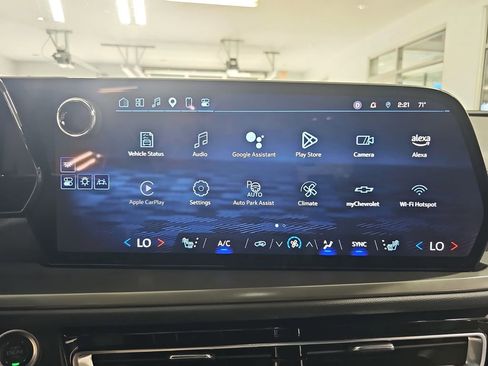 Used 2024 Chevrolet Traverse LT w/ Enhanced Driving Package AWD/4WD image 28