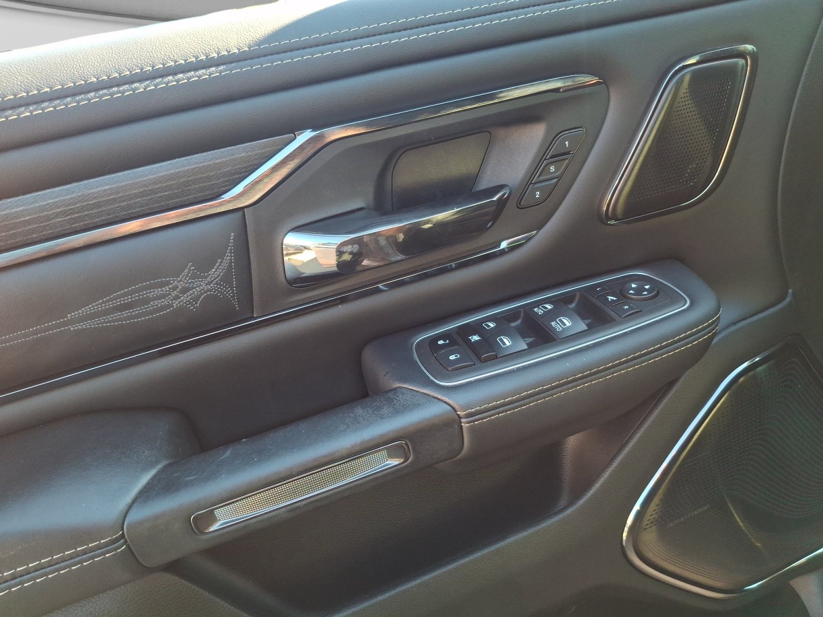 Used 2024 RAM 1500 Limited AWD/4WD image 16