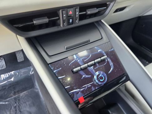 New 2026 Porsche Macan 4 Electric image 22