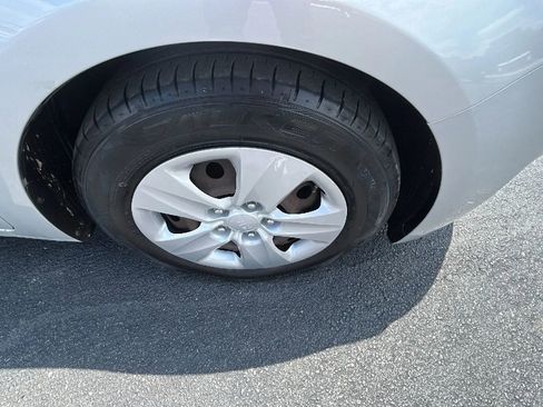 Used 2017 Kia Forte LX FWD image 31