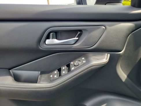 Certified 2025 Nissan Rogue SV AWD/4WD image 17