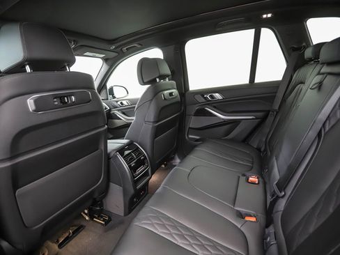 New 2026 BMW X5 xDrive40i w/ M Sport Package AWD/4WD image 21