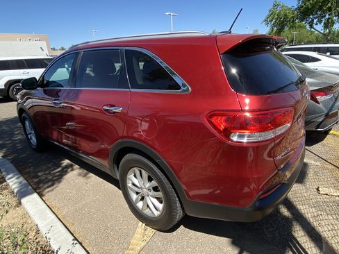 Used 2016 Kia Sorento LX image 3