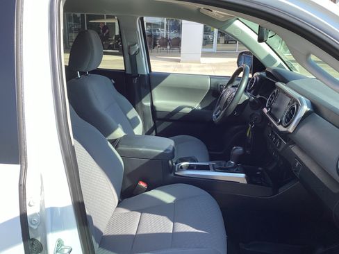 Used 2021 Toyota Tacoma SR5 RWD image 9