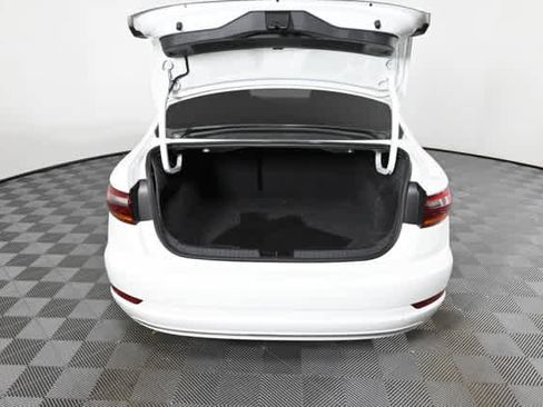 Used 2019 Volkswagen Jetta SE w/ Cold Weather Package image 8