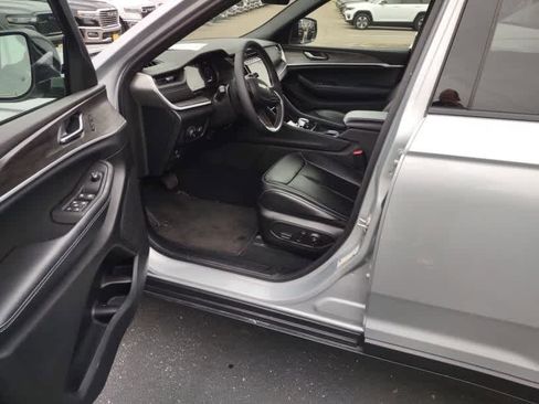 Used 2025 Jeep Grand Cherokee Limited w/ Trailer Tow Package AWD/4WD image 8
