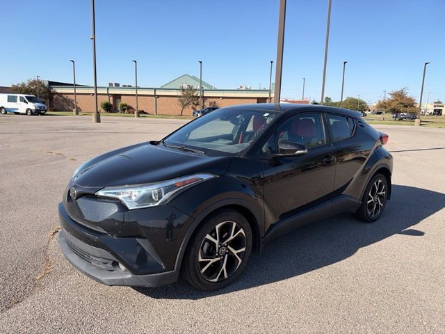 Used 2018 Toyota C-HR XLE FWD image 2
