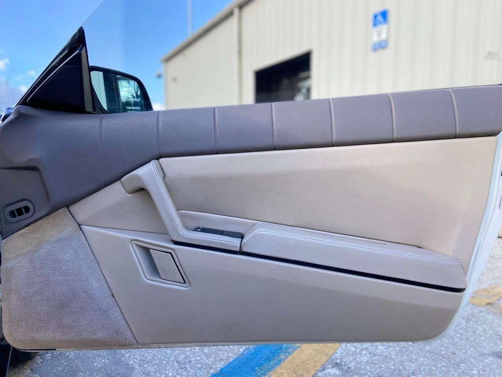 Used 1993 Cadillac Allante FWD image 22