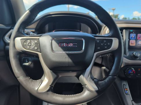 Used 2017 GMC Acadia Denali w/ Technology Package FWD image 11