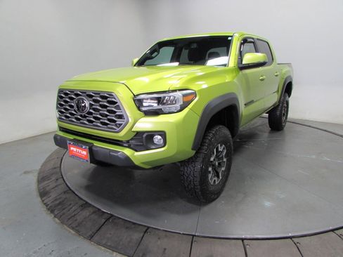 Used 2023 Toyota Tacoma TRD Off-Road w/ Black Out Package (TMS) AWD/4WD image 3