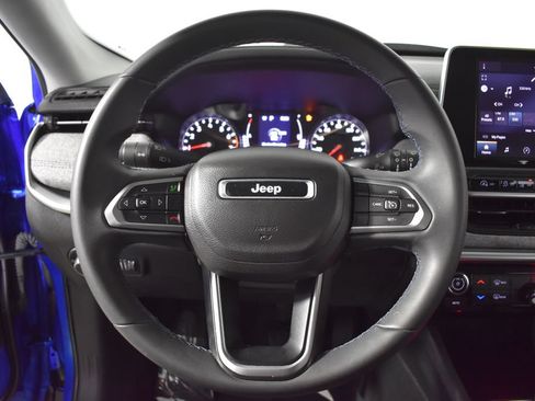 Used 2022 Jeep Compass Latitude FWD image 13
