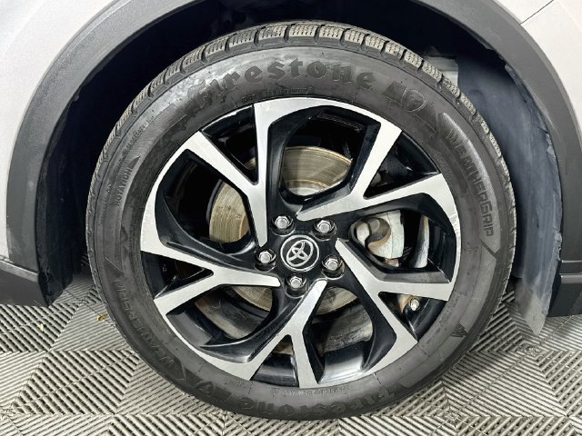 Used 2020 Toyota C-HR XLE FWD image 29