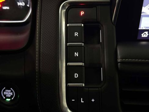 Used 2021 Chevrolet Tahoe Premier w/ Premium Package image 23