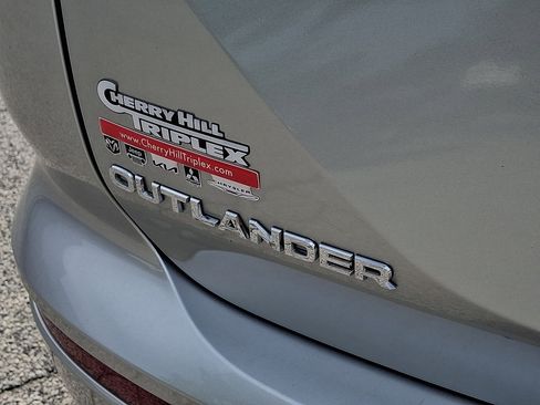 Used 2025 Mitsubishi Outlander SE AWD/4WD image 17