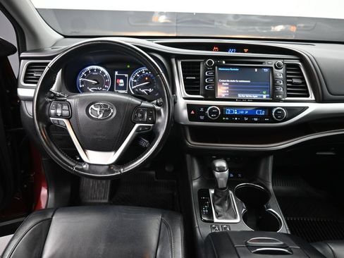 Used 2017 Toyota Highlander XLE AWD/4WD image 11