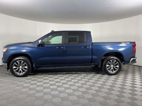 Used 2022 Chevrolet Silverado 1500 LT AWD/4WD image 4