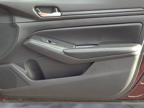 Used 2024 Nissan Altima 2.5 SV image 14