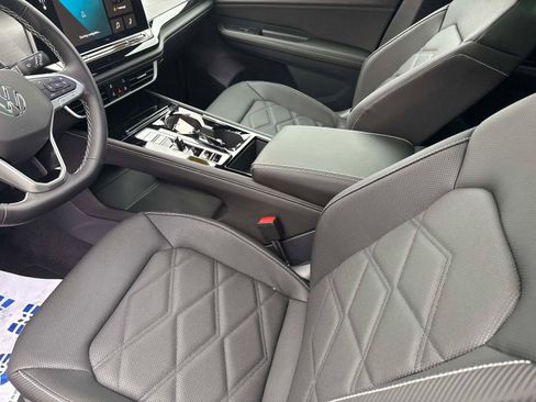 New 2026 Volkswagen Atlas Cross Sport SE image 22