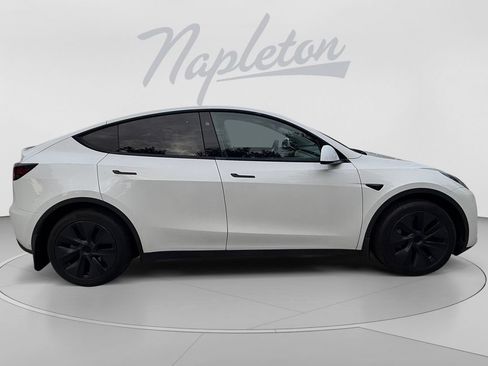 Used 2024 Tesla Model Y Long Range RWD image 7