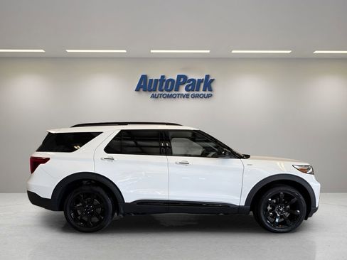 Certified 2024 Ford Explorer ST-Line w/ Class IV Trailer Tow Package AWD/4WD image 8