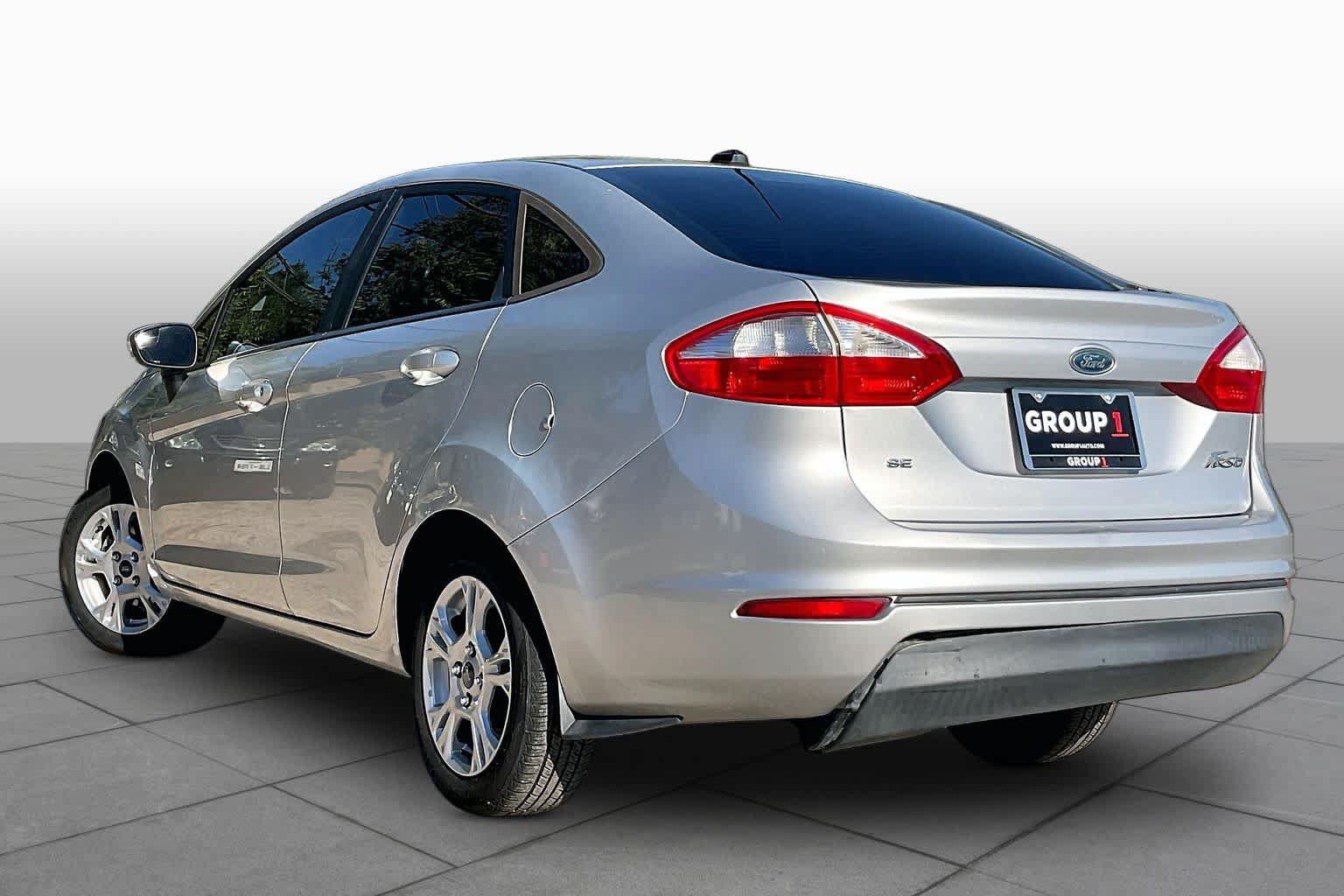 Used 2015 Ford Fiesta SE FWD image 12