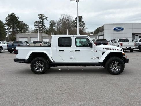 Used 2024 Jeep Gladiator Mojave image 6