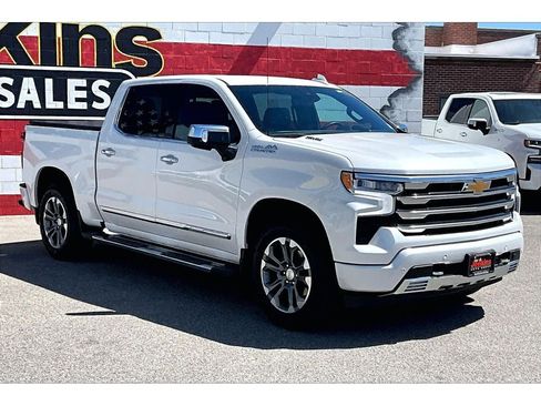 Used 2024 Chevrolet Silverado 1500 High Country w/ Technology Package AWD/4WD image 12