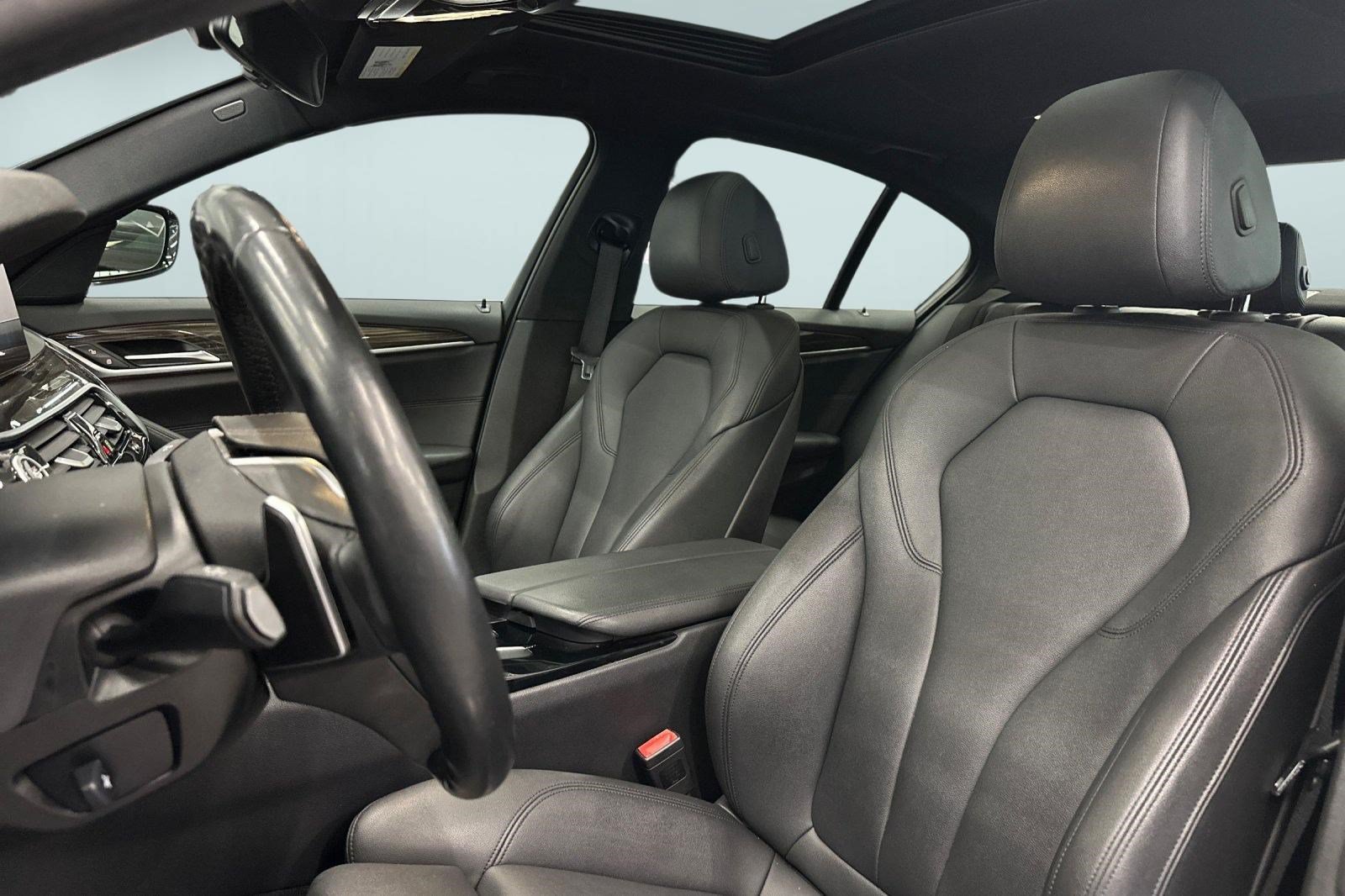 Used 2019 BMW 530i w/ Convenience Package RWD image 5