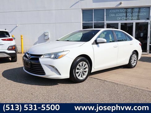 Used 2015 Toyota Camry LE FWD image 1