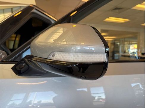 Used 2024 Rivian R1S Adventure image 34