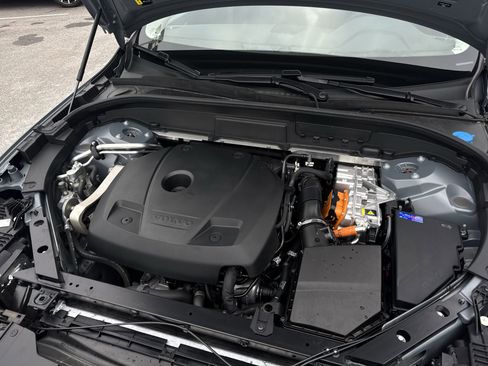 Used 2024 Volvo XC60 T8 Plus w/ Climate Package image 31