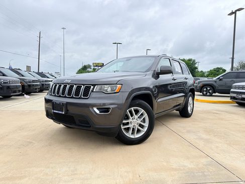 Used 2017 Jeep Grand Cherokee Laredo w/ Quick Order Package 2BE RWD image 9