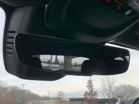 Used 2025 Volvo XC40 B5 Plus image 27