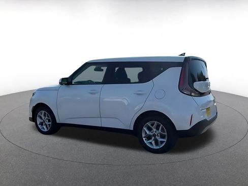 Used 2025 Kia Soul LX w/ LX Technology Package FWD image 8