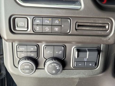 Used 2023 Chevrolet Suburban Z71 w/ Z71 Off-Road Package AWD/4WD image 13