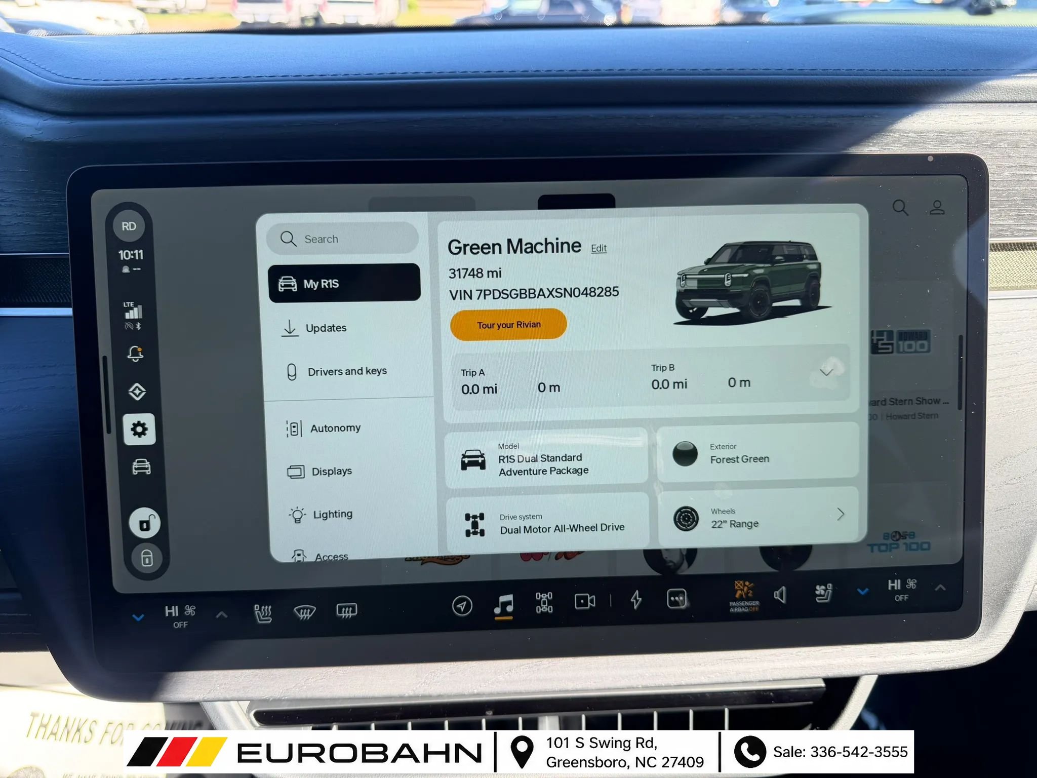 Used 2025 Rivian R1S Adventure Dual AWD/4WD image 32
