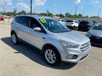Used 2017 Ford Escape SE image 1