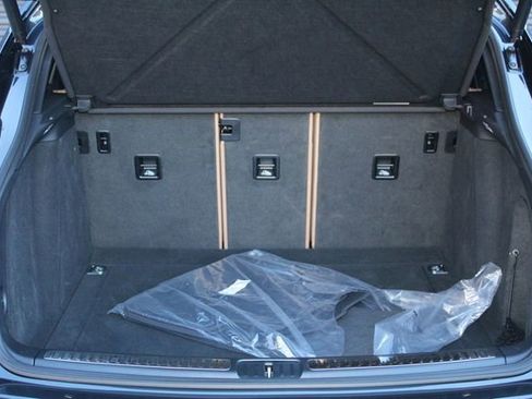 Certified 2025 Porsche Macan image 12