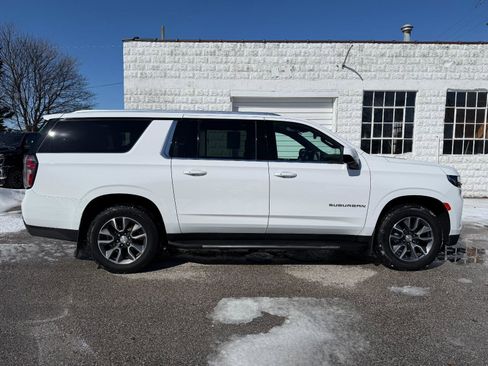 Used 2021 Chevrolet Suburban LT image 4