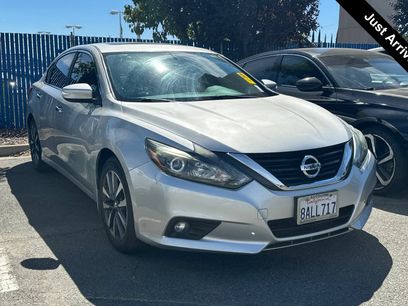 Used 2017 Nissan Altima 2.5 SL w/ Technology Package