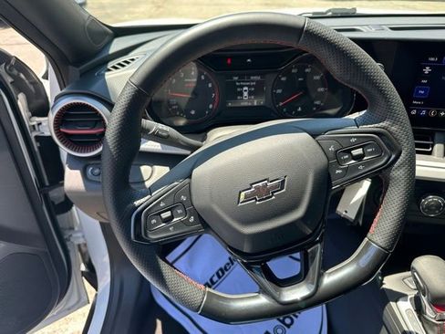 Used 2024 Chevrolet Trax RS FWD image 16