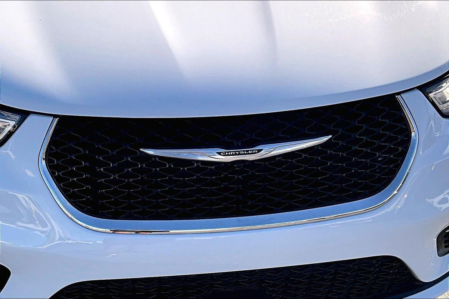 Used 2026 Chrysler Pacifica Select FWD image 30