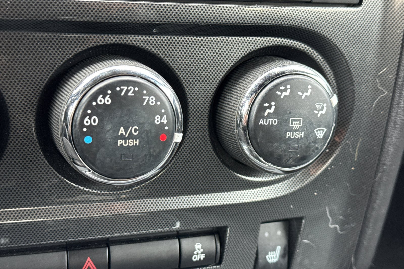 Used 2011 Dodge Challenger RWD image 28