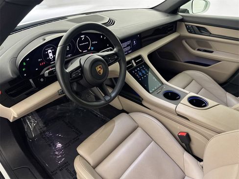 Used 2022 Porsche Taycan image 9