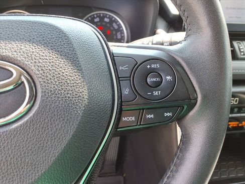 Used 2021 Toyota RAV4 XLE Premium AWD/4WD image 26