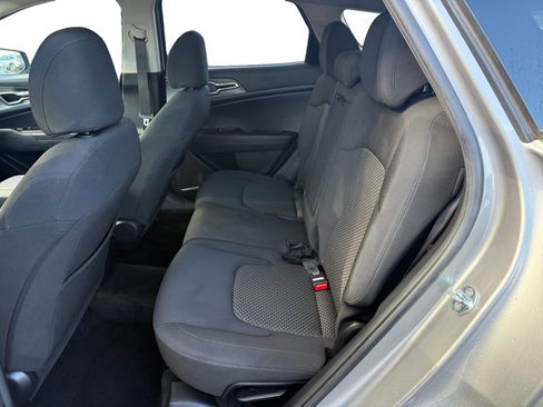 Used 2023 Kia Sportage LX image 16